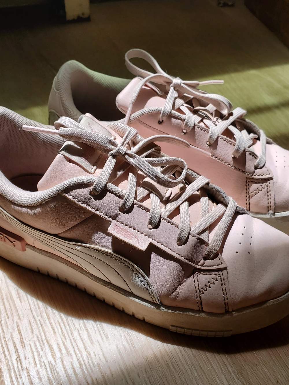 Girl's Puma Light Pink Sneakers (SIZE 3)